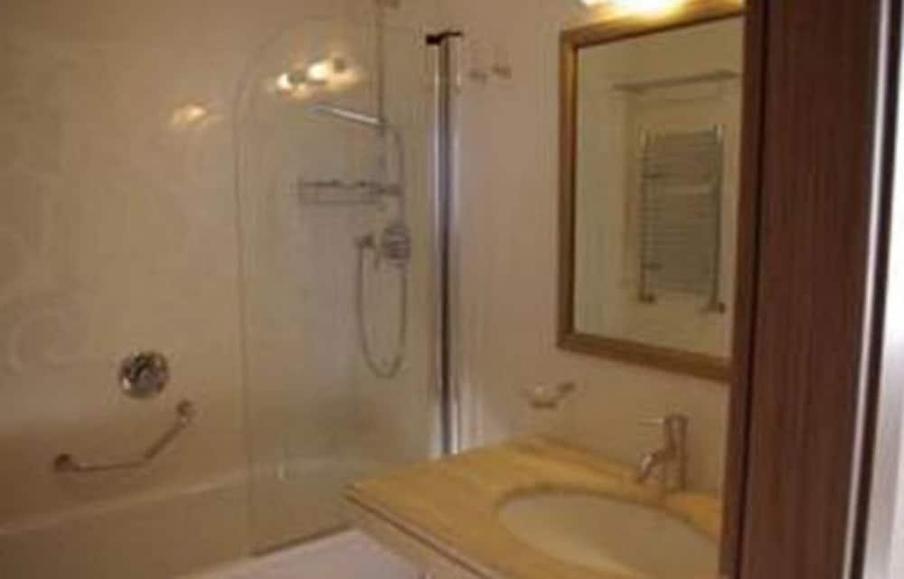 Tiber 4*